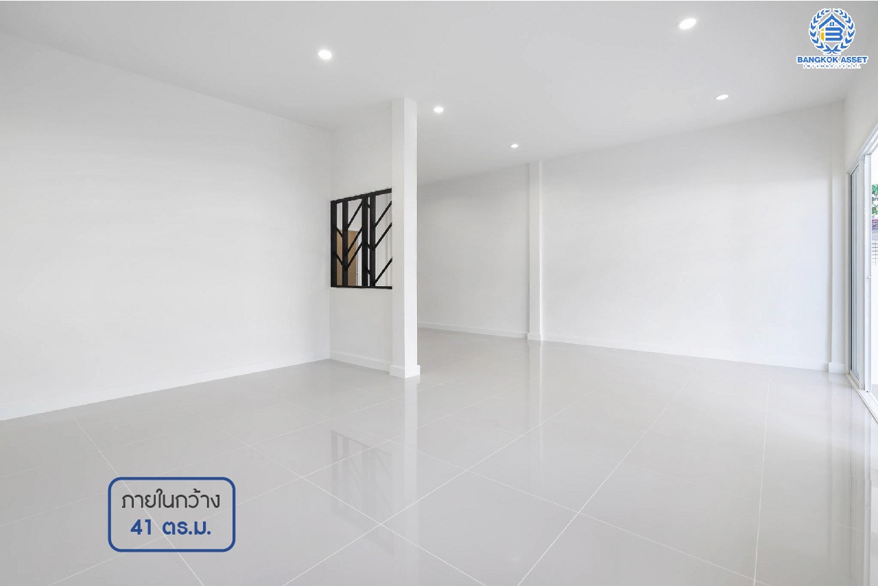 บ้านมือสองตกแต่งใหม่ บนทำเลที่ดีที่สุด! หน้าโครงการติด MRT "สถานีไทรม้า" ม.ซื่อตรง พระนั่งเกล้า-ท่าอิฐ ทาวน์เฮ้าส์หลังใหญ่ เนื้อที่ 26 ตร.ว. ฟังก์ชั่นจัดเต็ม 3 ห้องนอน 2 ห้องน้ำ 2 ที่จอดรถ ทำเลใกล้ เซ็นทรัลรัตนาธิเบศร์ และทางด่วน "งามวงศ์วาน"...